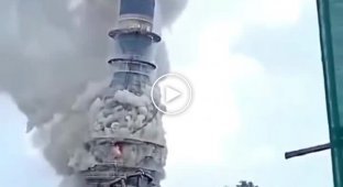 Desulfurization tower burned down in China