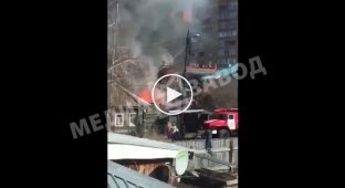 Из горящего дома в Чебаркуле спасли двоих детей