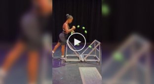 Королева жонглювання: Неймовірна техніка у дії