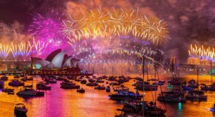 Как отметили Новый год в разных странах (5 фото + 2 видео)