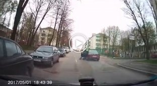 В Минске пьяный водитель протащил ГАИшника на двери