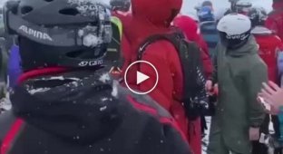 Лыжники на Красной Поляне жалуются на дикие очереди