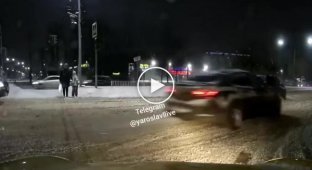 In Yaroslavl, a driver knocked down a woman with a child at a pedestrian crossing
