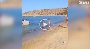 Туристи розгорнули човен з мігрантами в Європі