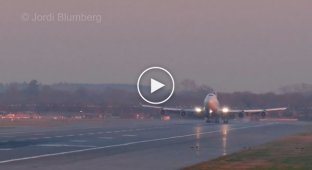 Посадка Боинг 747 без одного шасси