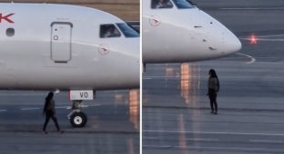 In Australia, a woman stopped a plane preparing to take off (2 photos + 1 video)