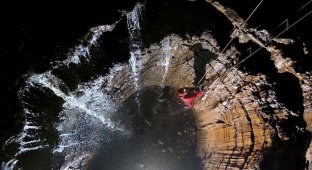 Величие подземного мира на снимках бесстрашного фотографа (8 фото)