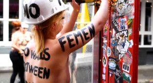 Активистки Femen провели акцию протеста на улице красных фонарей в Гамбурге (5 фото)
