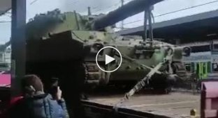 20 Italian 155mm M109L self-propelled howitzers were spotted at a railway station in Udine, Italy