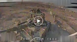 Детонация БК российского танка Т-72Б3М после прилета украинского FPV-дрона в Луганской области