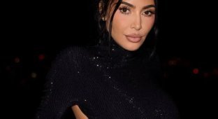 Kim Kardashian promotes her lingerie using a tried-and-tested method: stripping down on camera (7 photos)