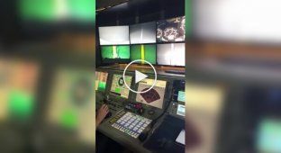 Девушка показала, как работает оператором батискафа