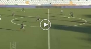 Crazy goal from Cremonese team player Michel Castagnetti