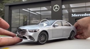 1:18 scale Mercedes-Benz dealership looks like the real thing