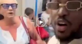В российском метро пассажирка заподозрила чернокожего мужчину в краже ребенка, потому что его дочь — белая