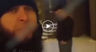 В Москве группа чеченцев заставила мужчину на коленях извиняться за поцелуй