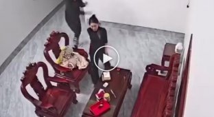 Overestimated her strength: a girl accidentally hit a guy