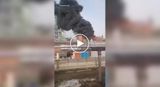 В Подмосковье горит завод Электроизолит
