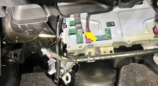 Tesla Recalls Hundreds of Thousands of Electric Vehicles Due to Defective On-Board Computers (1 photo)