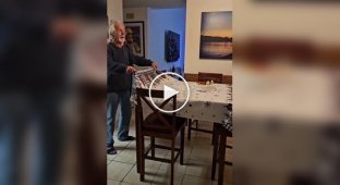 A trick with a tablecloth with an unexpected ending