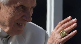 Why is the Pope's ring called the "Ring of the Fisherman" and what is its secret (6 photos)