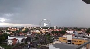 Эффектный удар молнии в Бразилии