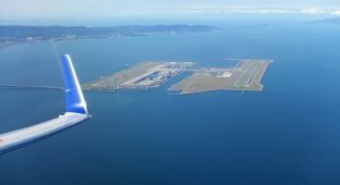 How an airport was built in Japan right in the middle of the sea (3 photos + 1 video)