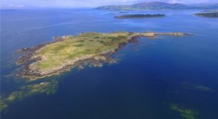 The island on which nothing can be built is put up for sale (5 photos)