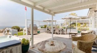 Ashton Kutcher and Mila Kunis rent out their beach house in Santa Barbara (7 photos)