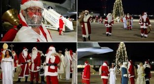 Берлинские Санта-Клаусы призывают проветривать и надевать маски (12 фото)