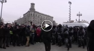 Во время митинга 23 января чеченец устроил жесткую драку с полицейскими - его ищут правоохранители