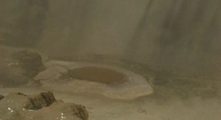 The saltiest a body of water in the world is so salty that it does not freeze at -58 degrees (2 photos + 1 video)