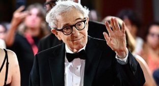 The premiere of the new film by Woody Allen in Venice began with a scandal (7 photos + 1 video)