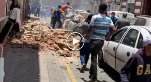Earthquake destroys many houses in Ecuador