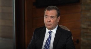 Дмитрий Медведев ответил генсеку НАТО Столтенбергу по гарантиям безопасности: "Войны никто не ищет" (2 видео)