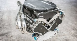 Выпотрошенный двигатель Honda от Формулы-1 оценили в стоимость бюджетной машины (8 фото)