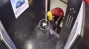 A worker tried to repair an elevator, but only finally broke it