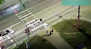 In Russia, a rejected driver rushed after girls to beat them for refusing to ride