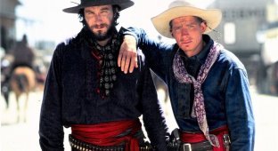 Why did cowboys in the Wild West wear scarves (6 photos)