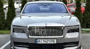 В Украине в войну продали более десятка электрокаров Rolls-Royce за $600 000 (3 фото + видео)