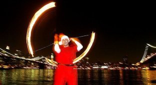 Фестивали Санта-Клаусов в Нью-Йорке и Дерри (19 фото)