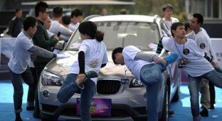 Жесткий китайский конкурс для желающих получить авто (4 фото)
