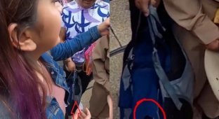 Извращенец, подглядывающий под юбку девушки, сам попал на видео (3 фото)