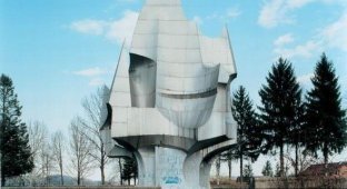 Югославские споменики (15 фотографий)