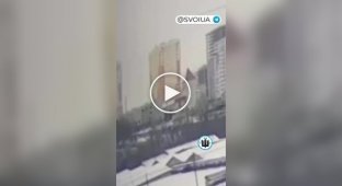 Попадание вражеской ракеты возле жилых домов в Харькове