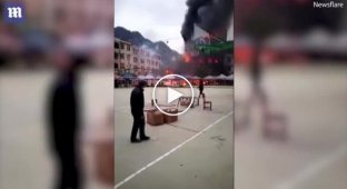 Пожар в магазине пиротехники в Китае