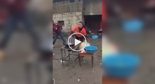 A Yunnanese cooking show star