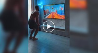 Парень придумал необычный способ сжигать калории во время игры