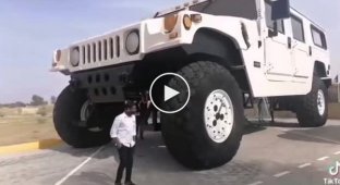 The world's largest Hummer