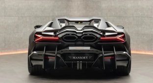 Плюс табун лошадей и много карбона. Lamborghini Revuelto получил тюнинг от Mansory (22 фото)